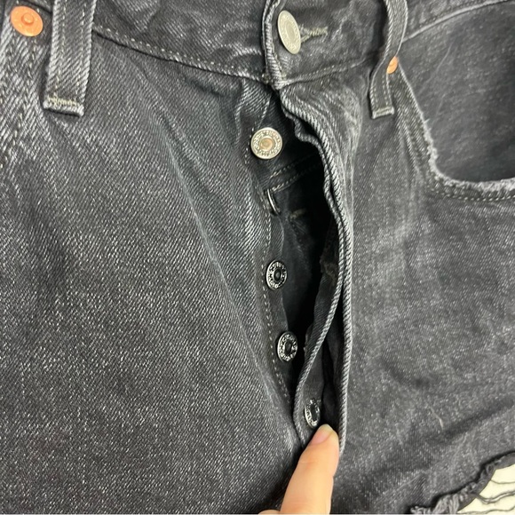 LEVI’S DISTRESSED BLACK DENIM SHORTS WITH 6 BUTTON FLY SIZE 32 - Picture 11 of 15